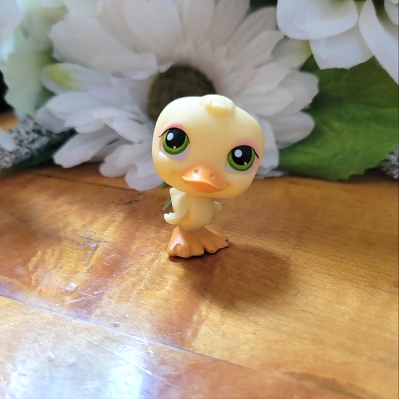 Littlest Pet Shop LPS #51 Duck Yellow Duckling Green Eyes Bird 2005 - Picture 2 of 11